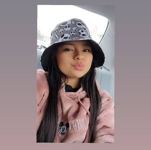 Meet your Posher, Kenia